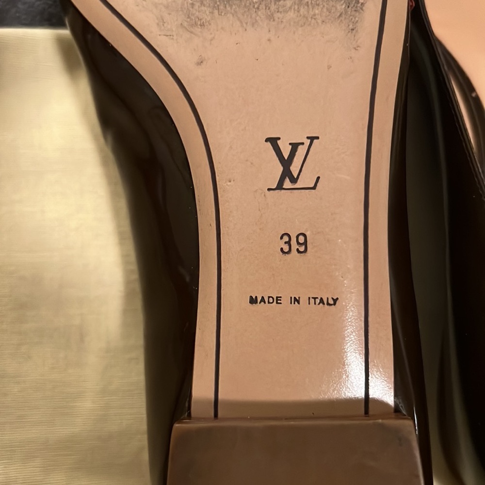 Louis Vuitton Patent Leather Flats with Pink Strap - Picture 6 of 11